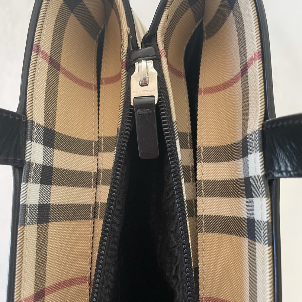 Burberry Bag - Picture 5 of 8